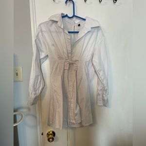 White long sleeve blazer style dress